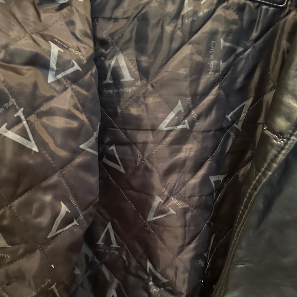 Classic Vintage Made in Italy Black Leather Jacket for Men (or Women) - Picture 5 of 7